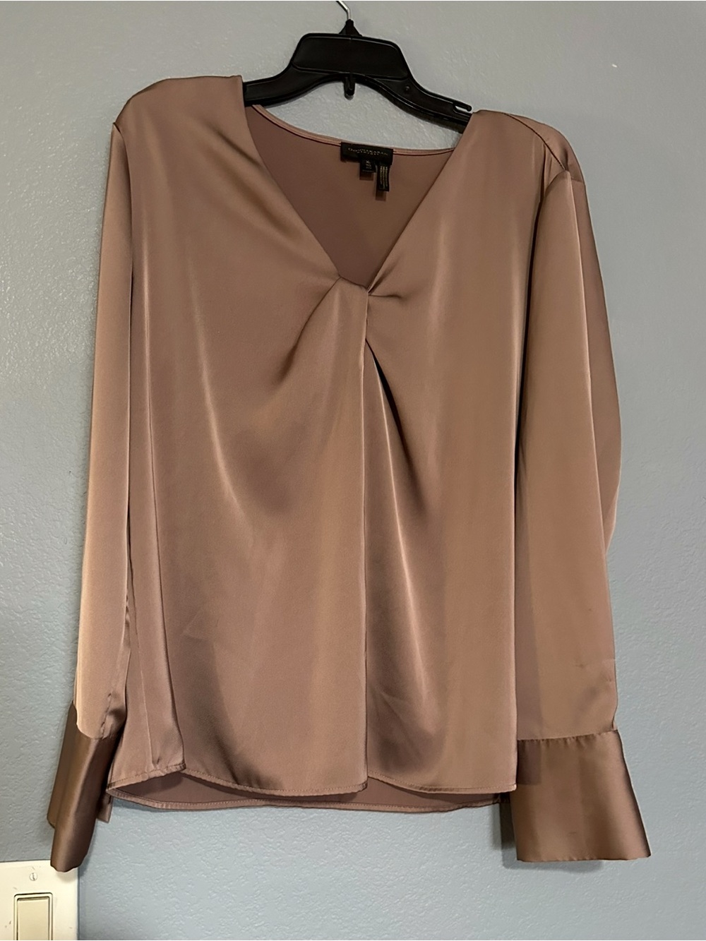 DONNA KARAN LONG SLEEVES TWIST BLOUSE